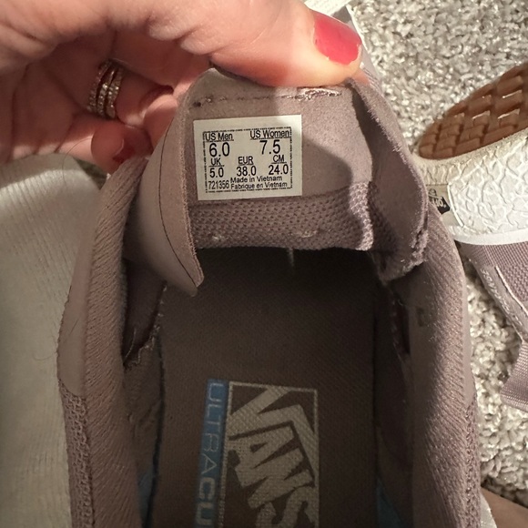 Vans Women's Purple Ultrarange Shoes - Sz 7.5 - Picture 5 of 5